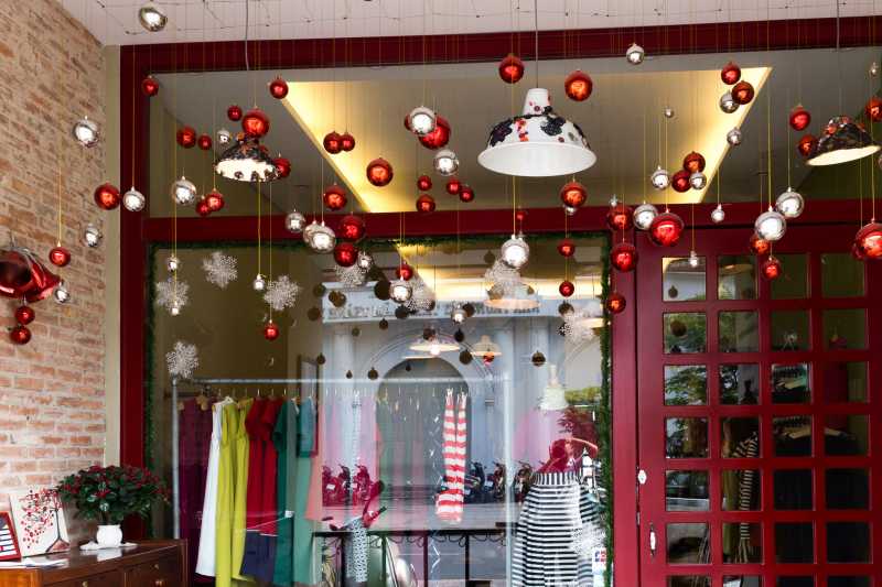 loja decorada para atrair clientes no natal